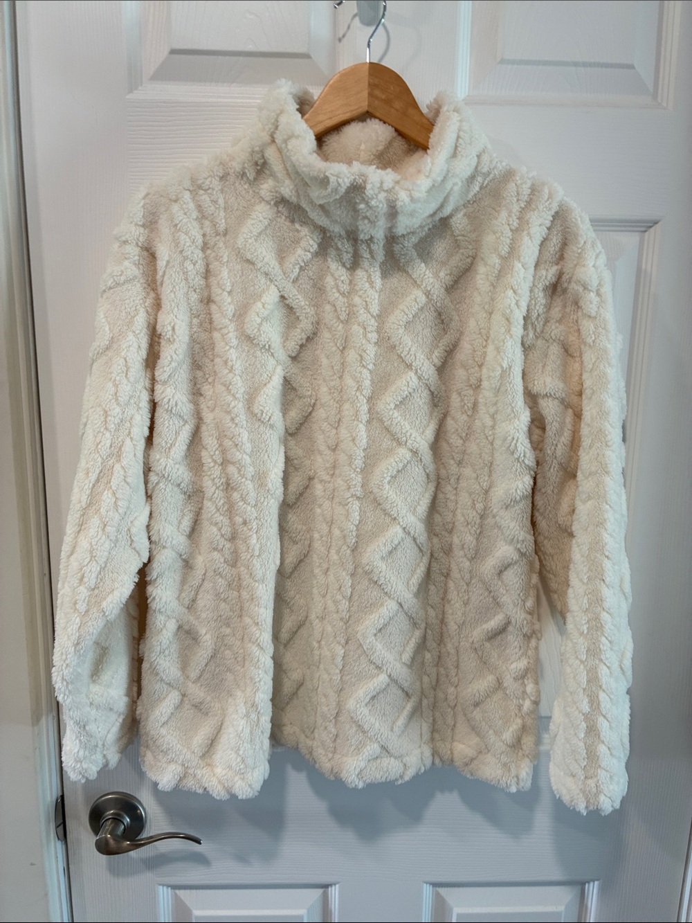 Eddie Bauer Cream Cable Turtleneck Sweater